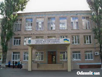 Депутат Евгений Гофман помог школе