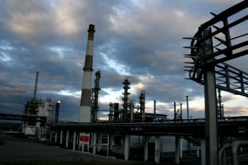 Факел над Одесским НПЗ: Завод возобновляет свою работу (фото)