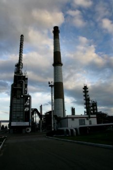 Факел над Одесским НПЗ: Завод возобновляет свою работу (фото)