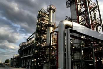 Факел над Одесским НПЗ: Завод возобновляет свою работу (фото)