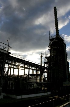 Факел над Одесским НПЗ: Завод возобновляет свою работу (фото)