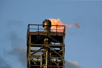 Факел над Одесским НПЗ: Завод возобновляет свою работу (фото)