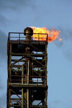 Факел над Одесским НПЗ: Завод возобновляет свою работу (фото)