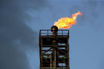 Факел над Одесским НПЗ: Завод возобновляет свою работу (фото)