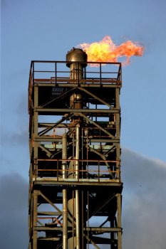 Факел над Одесским НПЗ: Завод возобновляет свою работу (фото)