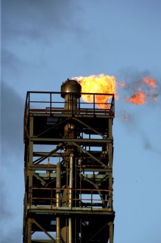 Факел над Одесским НПЗ: Завод возобновляет свою работу (фото)