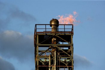 Факел над Одесским НПЗ: Завод возобновляет свою работу (фото)