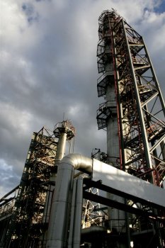 Факел над Одесским НПЗ: Завод возобновляет свою работу (фото)