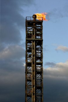 Факел над Одесским НПЗ: Завод возобновляет свою работу (фото)
