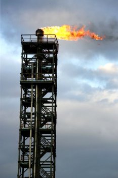 Факел над Одесским НПЗ: Завод возобновляет свою работу (фото)