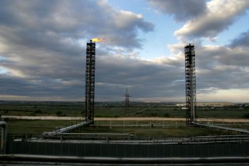 Факел над Одесским НПЗ: Завод возобновляет свою работу (фото)