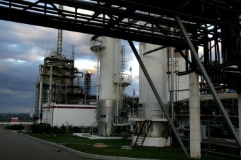 Факел над Одесским НПЗ: Завод возобновляет свою работу (фото)