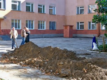 Восстановить водоснабжение школы №44 помог депутат Евгений Гофман (фото)