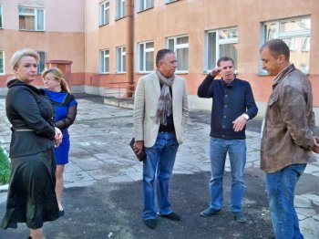 Восстановить водоснабжение школы №44 помог депутат Евгений Гофман (фото)