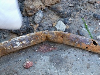 Восстановить водоснабжение школы №44 помог депутат Евгений Гофман (фото)