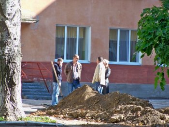 Восстановить водоснабжение школы №44 помог депутат Евгений Гофман (фото)
