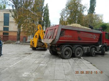 Восстановить водоснабжение школы №44 помог депутат Евгений Гофман (фото)