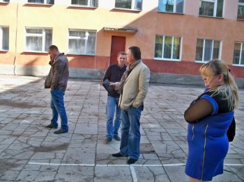 Восстановить водоснабжение школы №44 помог депутат Евгений Гофман (фото)