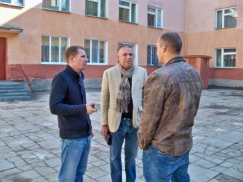 Восстановить водоснабжение школы №44 помог депутат Евгений Гофман (фото)