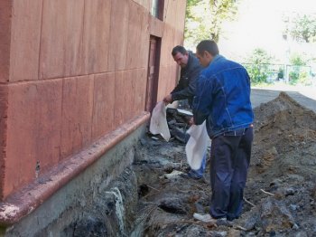 Восстановить водоснабжение школы №44 помог депутат Евгений Гофман (фото)
