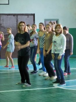 Школьники Суворовского района поздравят всех педагогов Украины с Днём учителя