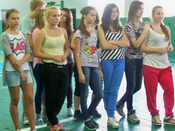 Школьники Суворовского района поздравят всех педагогов Украины с Днём учителя