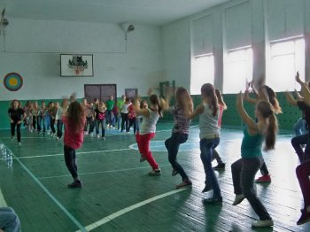 Школьники Суворовского района поздравят всех педагогов Украины с Днём учителя