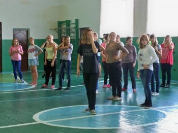 Школьники Суворовского района поздравят всех педагогов Украины с Днём учителя
