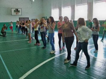 Школьники Суворовского района поздравят всех педагогов Украины с Днём учителя