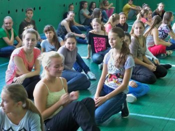 Школьники Суворовского района поздравят всех педагогов Украины с Днём учителя