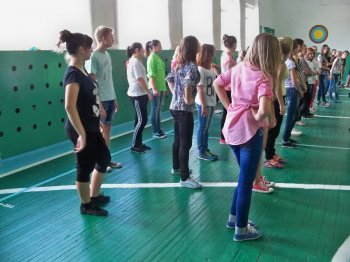 Школьники Суворовского района поздравят всех педагогов Украины с Днём учителя