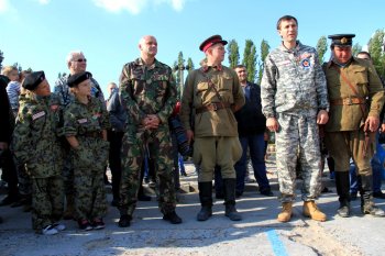 Военно-историческая реконструкция собрала детей в "Молодой гвардии" (фото)