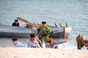 Военно-историческая реконструкция собрала детей в "Молодой гвардии" (фото)