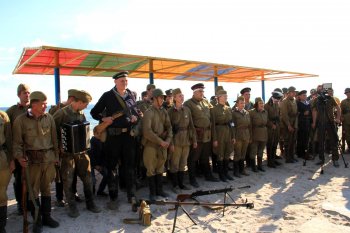 Военно-историческая реконструкция собрала детей в "Молодой гвардии" (фото)