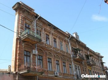 SOS: Знаменитый дом-стена вновь под угрозой застройки