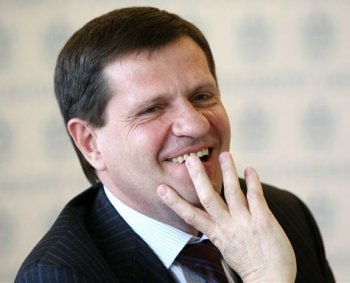 Костусев разрешил строительство у Дома-стены под видом разбивки огорода