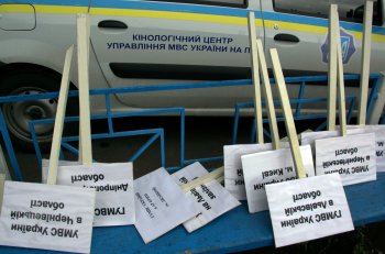 В Одессе милиционеры соревновались с собаками (фото)