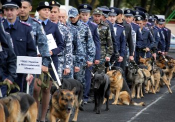 В Одессе милиционеры соревновались с собаками (фото)