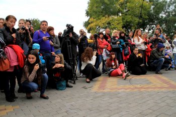 Одесситы поздравили педагогов Украины с Днем учителя