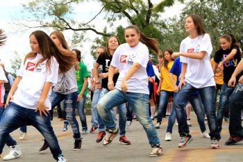 Одесситы поздравили педагогов Украины с Днем учителя
