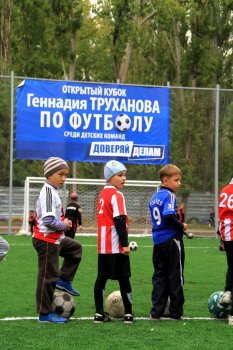 Еще одно обещание Труханова выполнено: На Затонского появился новый стадион
