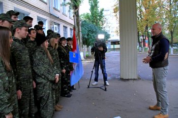 Школьники Суворовского района уехали за победой