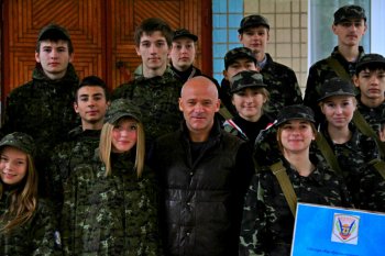Школьники Суворовского района уехали за победой