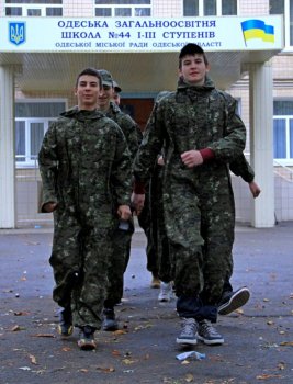Геннадий Труханов: «Военная подготовка в школах должна быть настоящей – не по книгам и плакатам, а по макетам оружия»