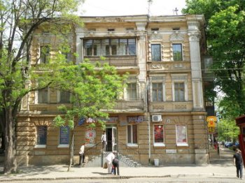 В Одессе до конца 2014 года закрыто движение автотранспорта по Каретному переулку