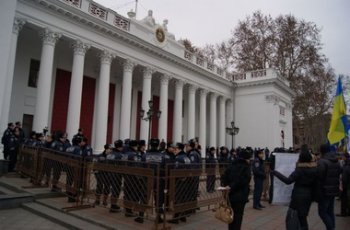 Одесским депутатам народ подарит ветки