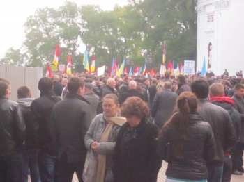 Мэрию окружили одесситы