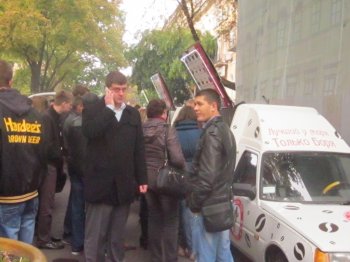 Мэрские работники нарушают принятые мэрией решения