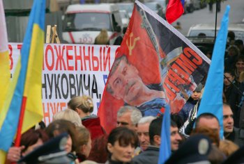Под стенами мэрии