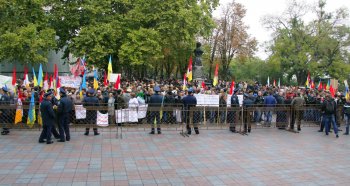 Под стенами мэрии